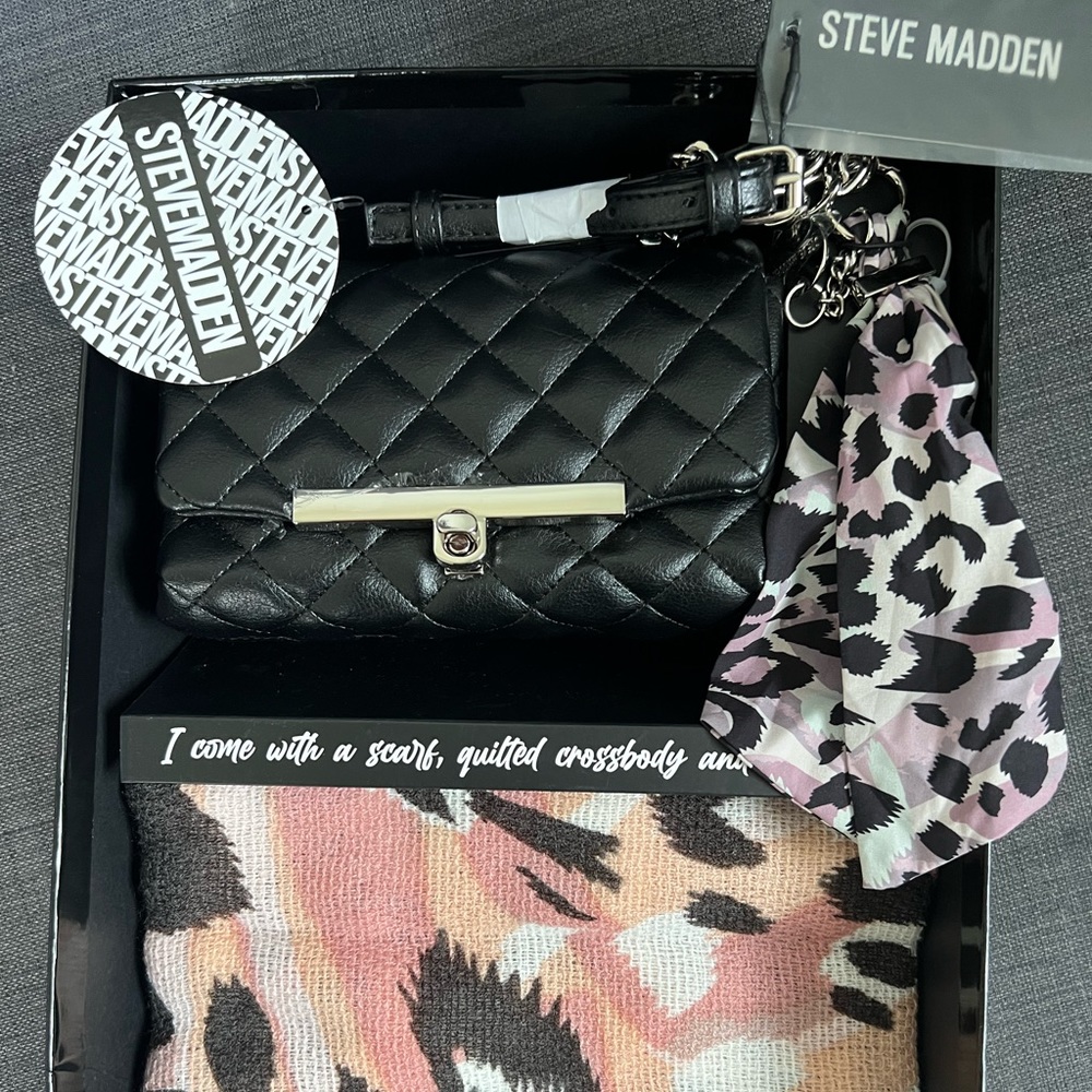 STEVE MADDEN GIFT SET CROSSBODY BAG KEY CHAIN & SCARF